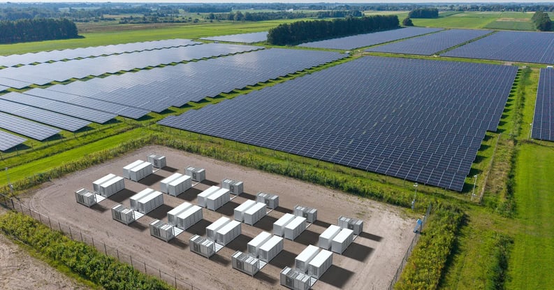 Batteriespeicher für PV-Park 2400px