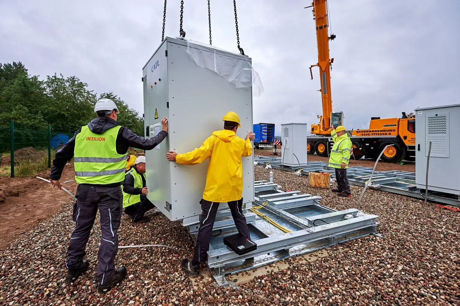 230914_PVA_Laerz_Anlieferung_Batteriespeicher_IH_012-1536x1022
