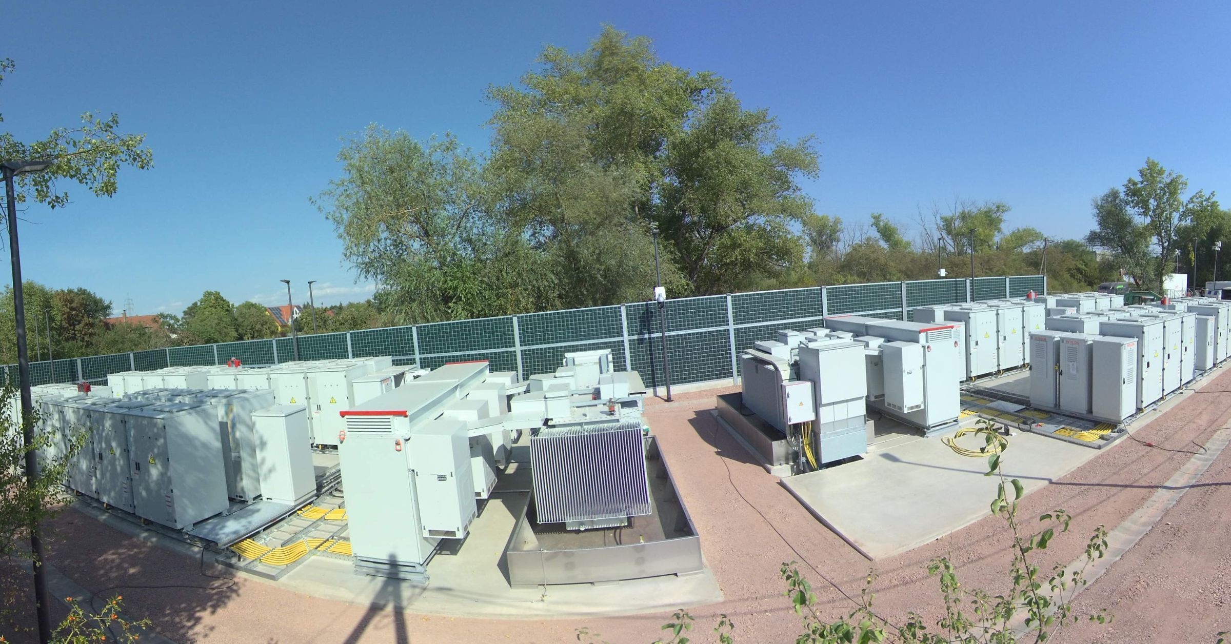 Erfolgreicher Netzanschluss eines 20 MWh-Batteriespeichers in Halle stärkt Versorgungssicherheit