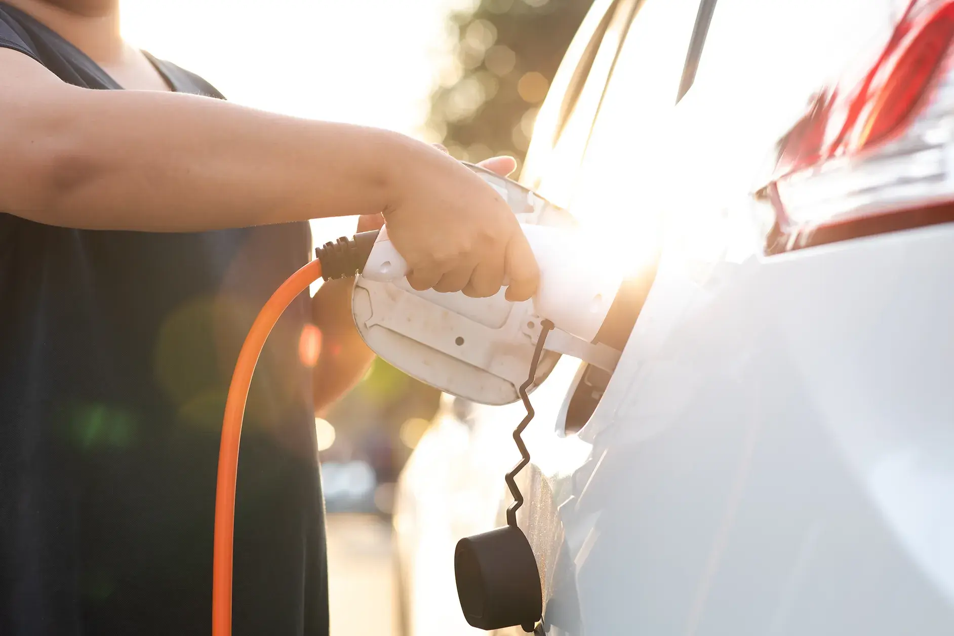 Ladeprozess eines Elektrofahrzeugs an privater oder gewerblicher Ladeinfrastruktur