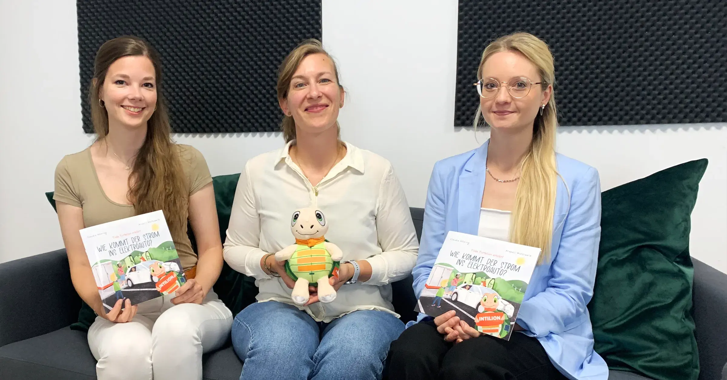 Unser erstes Kinderbuch ist da: „Tilda Turtelion erklärt: Wie kommt der Strom ins Elektroauto?“
